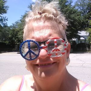 Meet your Posher, Elizabeth